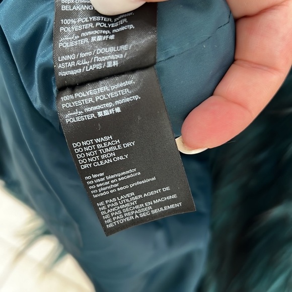 Like NEW bebe faux fur vest - Picture 12 of 12